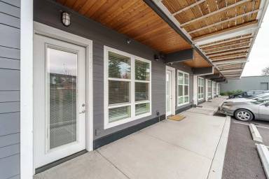 Main picture of 2713 E Evergreen Blvd