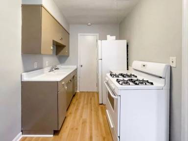 Main picture of 1516 W Main St
