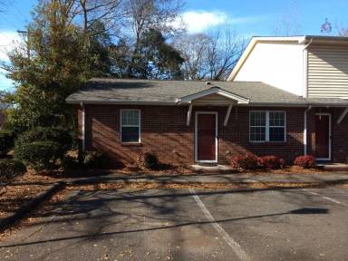 Main picture of 823 E Marion St