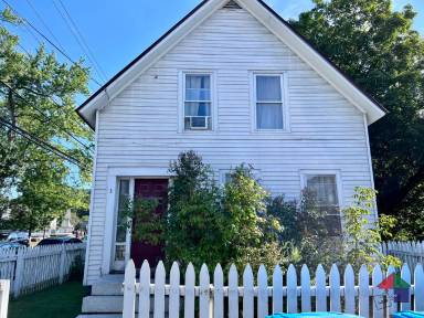 Main picture of 267 Elm St