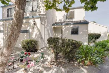 Main picture of 2880 Crystal Ct