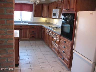 Main picture of 1028 Broadway