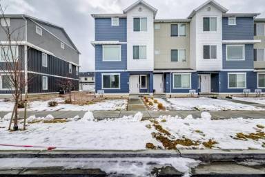 Main picture of 1063 E Waterway Ln