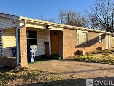 Main picture of 520 W Missouri Ave