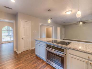 Main picture of 569 Autumn Ln