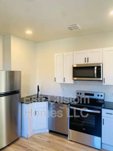 Main picture of 11 E Walnut St