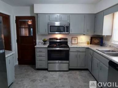 Main picture of 39 Gloria Ave