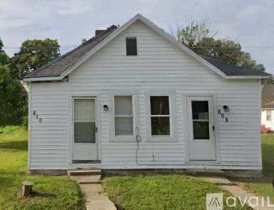 Main picture of 810 W 1st St