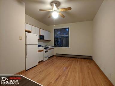 Main picture of 635 W Barry Ave