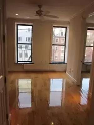 Main picture of 13 E 4th St