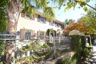 Main picture of 16 Logan Street