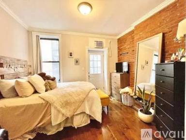 Main picture of 539 E 12th St