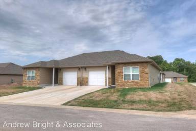 Main picture of 605 Applewood Ln