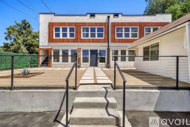 Main picture of 1556 Parmer Ave