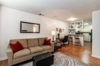 Main picture of 2050 Woodlawn Dr SW