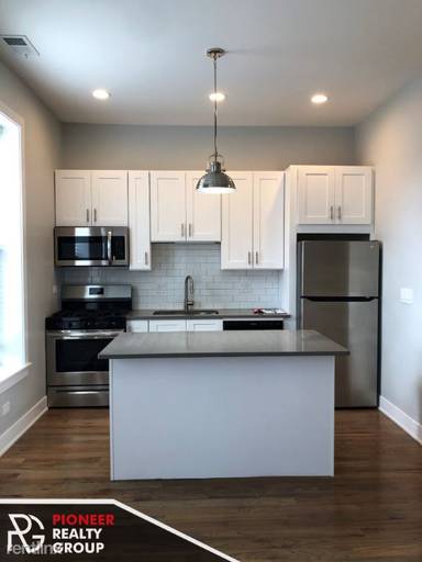 Main picture of 354-58 W Dickens Ave & 2103-11 N Sedgwick Ave Apartments