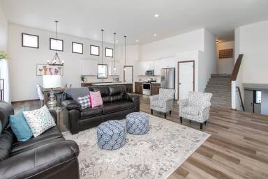 Main picture of 1031 60th Ave W