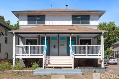 Main picture of 2720 Pleasant Ave