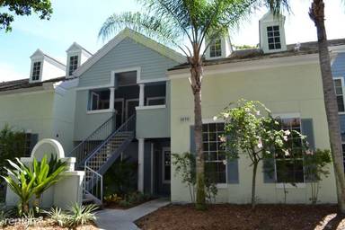 Main picture of 1050 Crystal Way