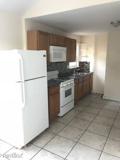 Main picture of 587 Orchard St