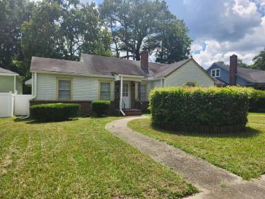 Main picture of 1609 E 51st St