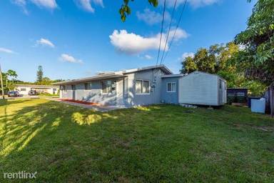 Main picture of 322 SW 10th Ter