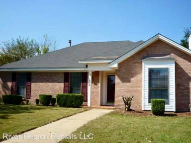 Main picture of 1876 Still Oaks Dr
