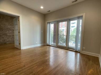 Main picture of 425 W Belmont Ave