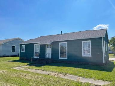 Main picture of 3605 Maplewood Dr