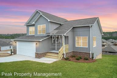 Main picture of 390 Woodland Cir