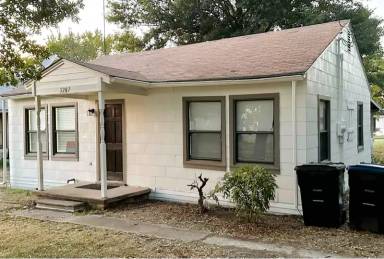 Main picture of 2207 Drake St