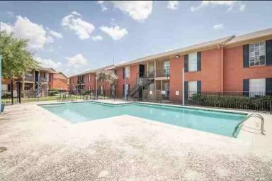 Main picture of 8901 Bissonnet St
