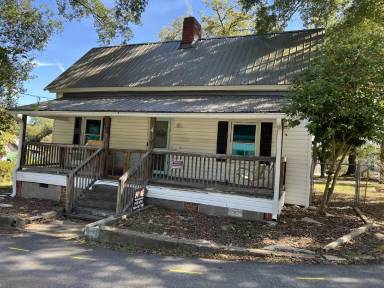 Main picture of 4 Hale St