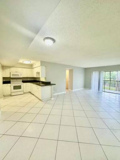 Main picture of 4120 Union Square Blvd