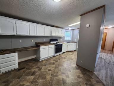 Main picture of 8 Geneva Ct