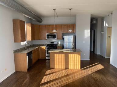 Main picture of 900 S Western Ave