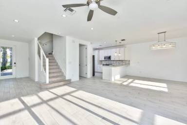 Main picture of 7512 Carnegie Way
