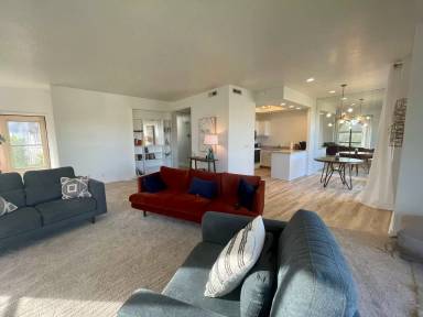 Main picture of 255 W 2025 S