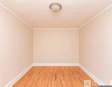 Main picture of 4812 N Oakley Ave