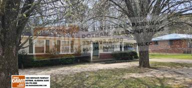 Main picture of 704 Falcon Dr
