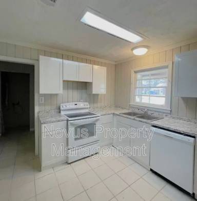 Main picture of 135 Love St