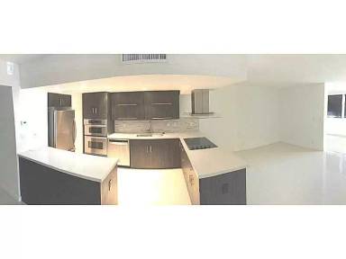 Main picture of 20350 W Country Club Dr