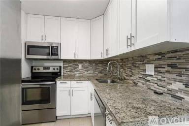 Main picture of 883 NE 33rd St