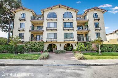 Main picture of 555 Palm Ave