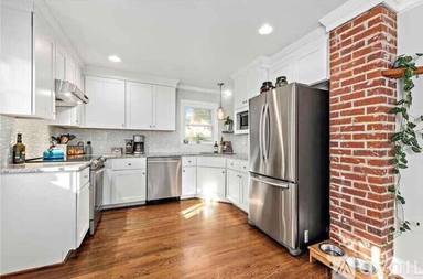 Main picture of 550 W Kingston Ave