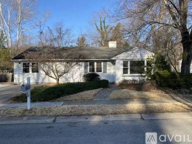 Main picture of 704 Brook Dr