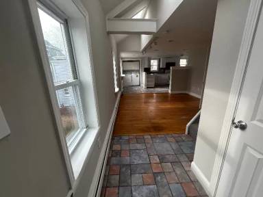 Main picture of 18 Grove St