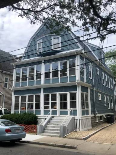 Main picture of 62 Simpson Ave