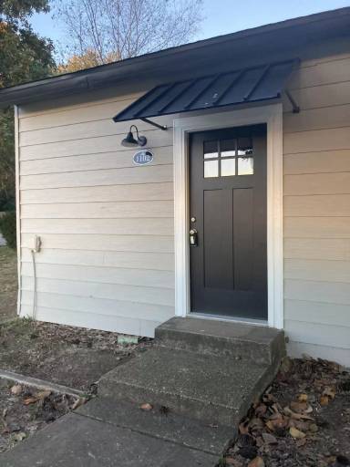 Main picture of 1102 S Gentry Blvd
