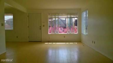 Main picture of 106 NE 51st St